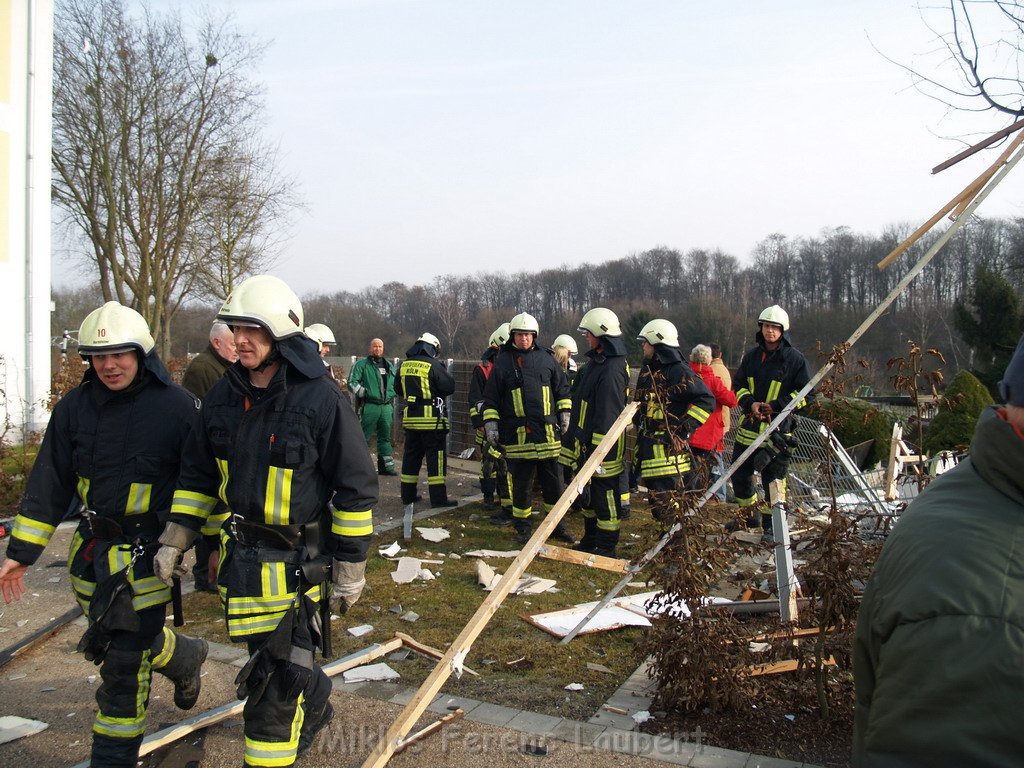 Gartenhaus in Koeln Vingst Nobelstr explodiert   P056.JPG